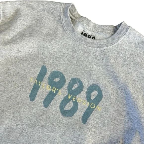 Taylor Swift TS 1989 Spotify Grey Crew Sweatshirt - Picture 3 of 8